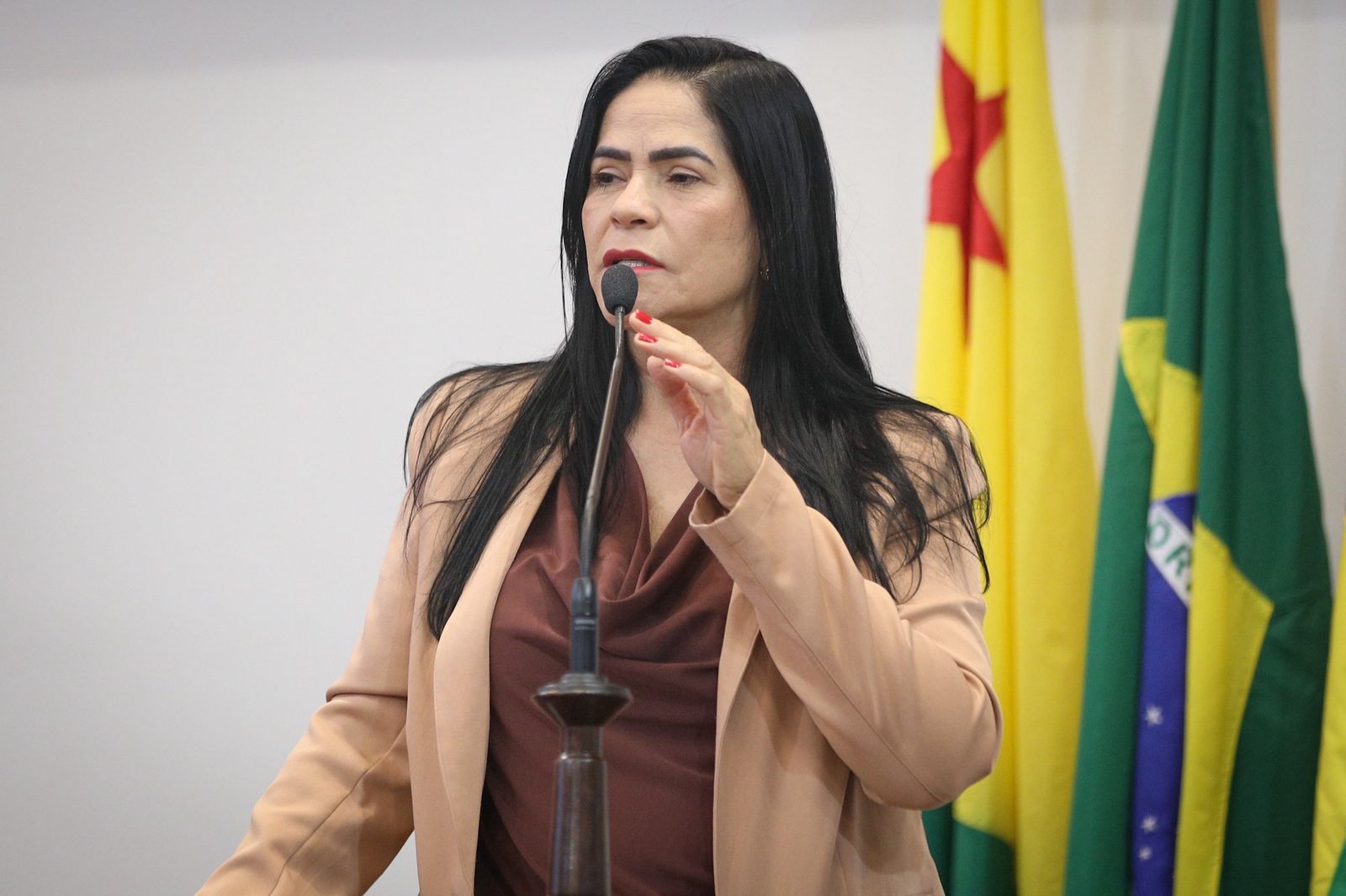 maria-antonia-cobra-instalacao-de-agencias-da-caixa-em-marechal-thaumaturgo-e-rodrigues-alves