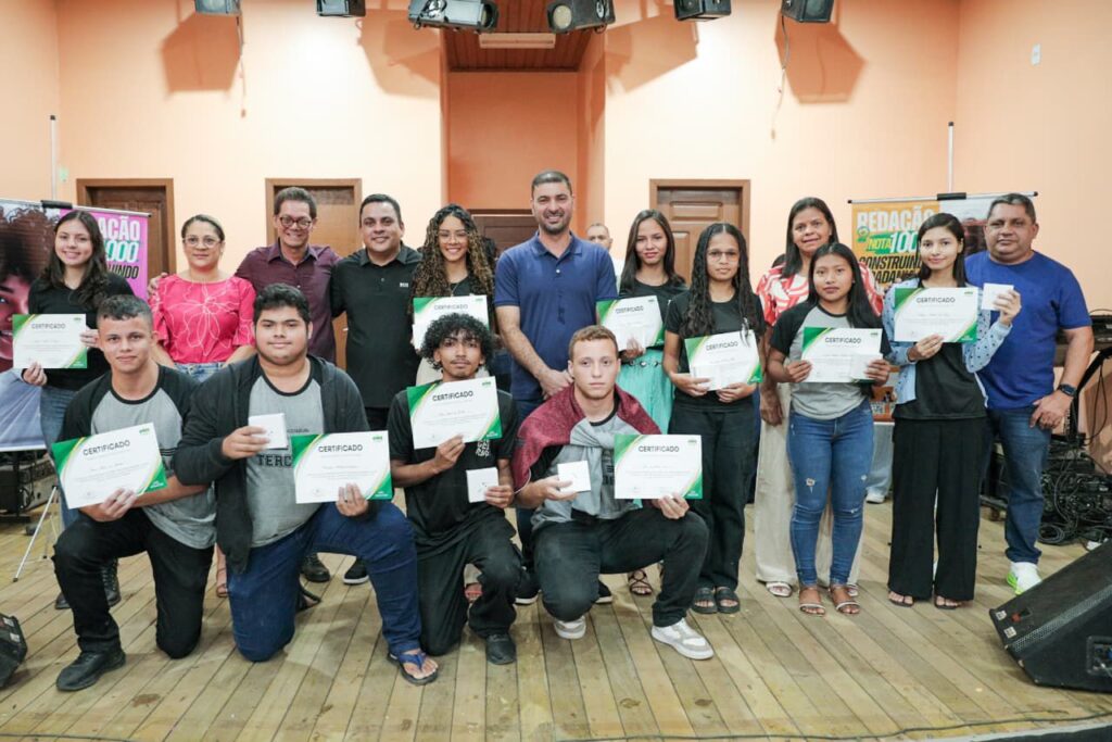 projeto-redacao-nota-1000-forma-220-alunos-em-sena madureira