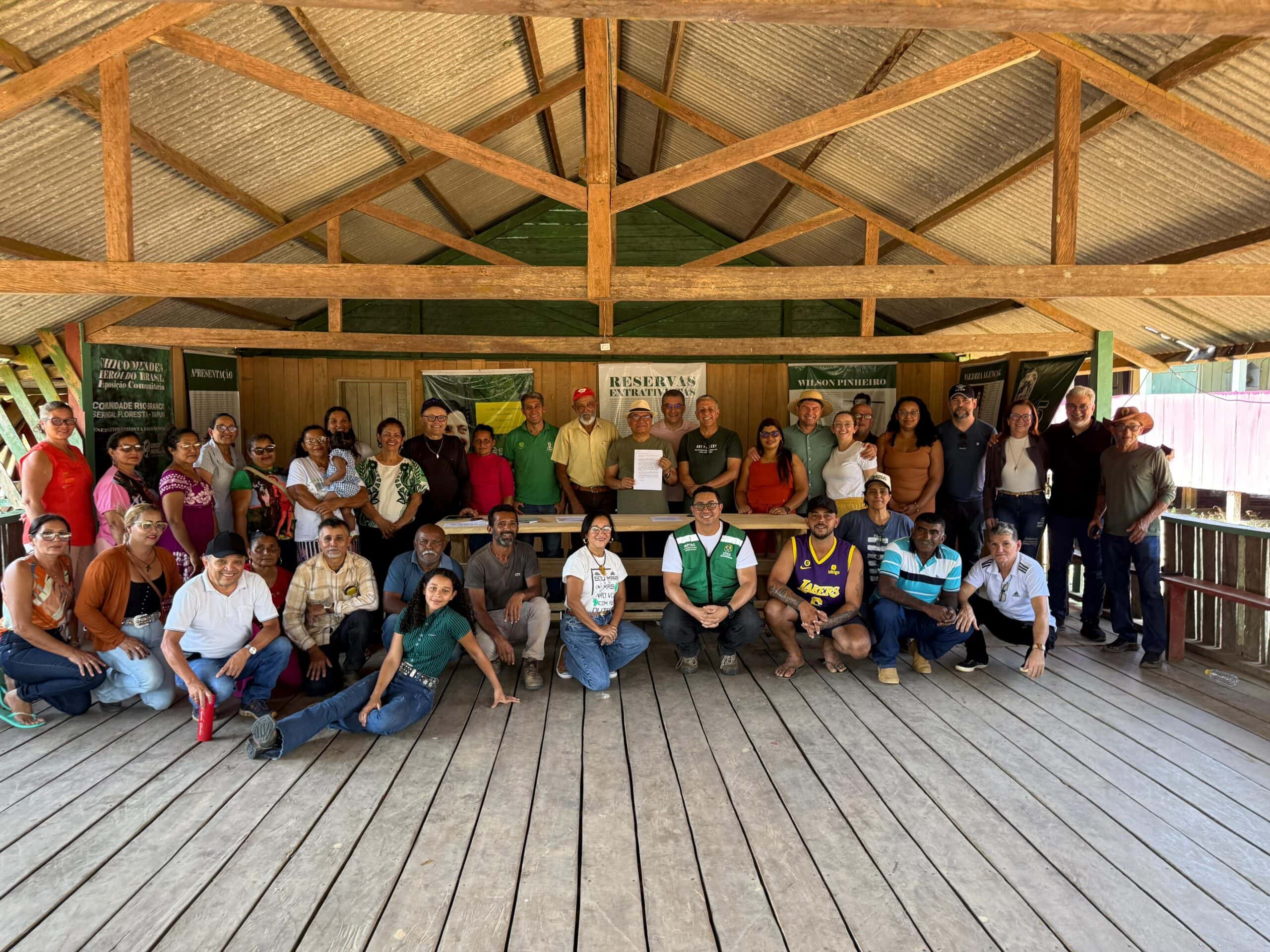 no-coracao-da-resex-chico-mendes,-governo-do-acre-atende-comunidade-acerca-da-implantacao-de-escola-tecnica-na-regiao