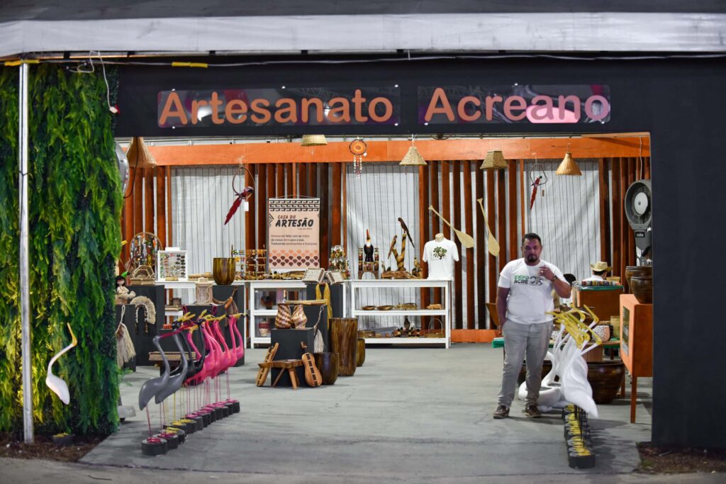 Artesãos expõem produtos na Expoacre 2025
