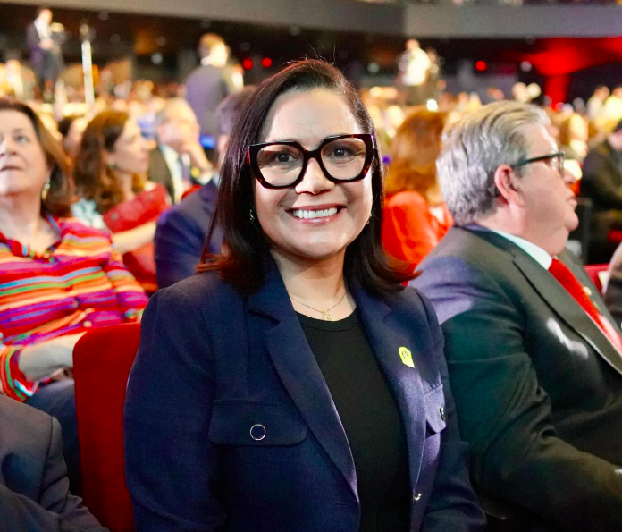 Na Expoacre 2025, o nome que circulou com firmeza e sem estardalhaço foi Mailza Assis. Enquanto muitos ainda ensaiam para 2026, a vice-governadora já entregou — e segue em cena.