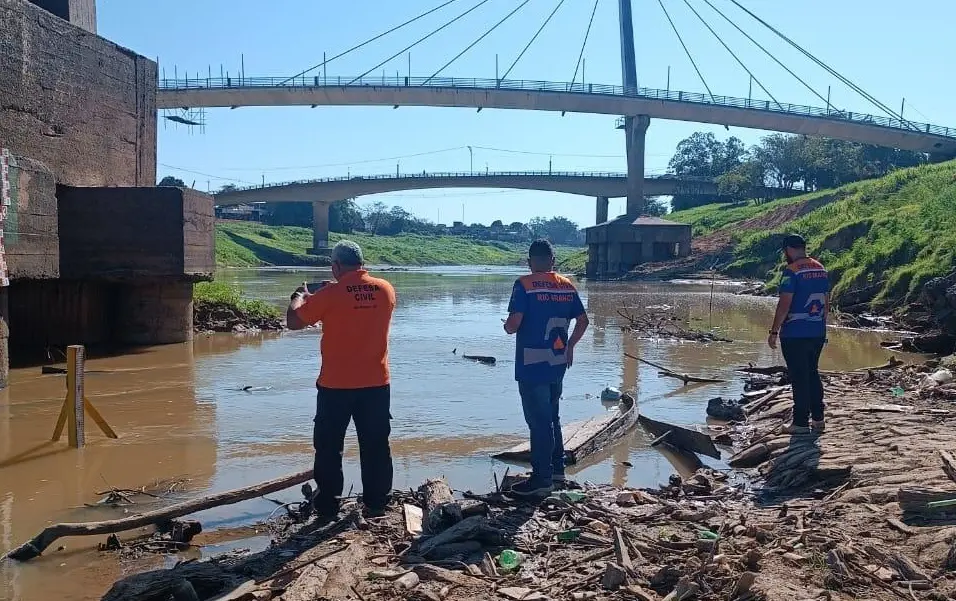 Comunidade ribeirinha afetada pela variação do Rio Acre.