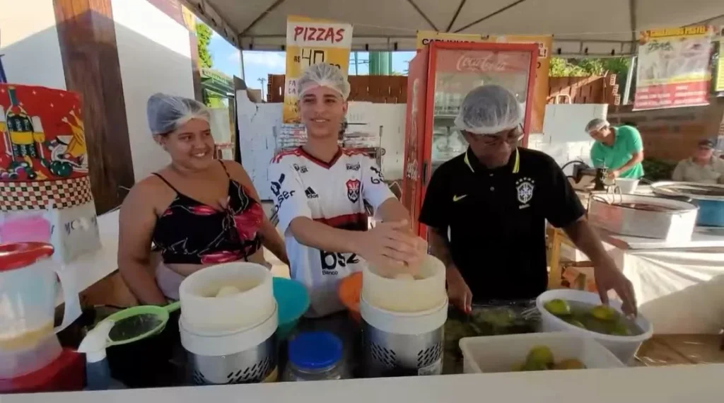 Empreendedores acreanos durante a Expoacre 2025, apresentando produtos e serviços a visitantes e investidores.