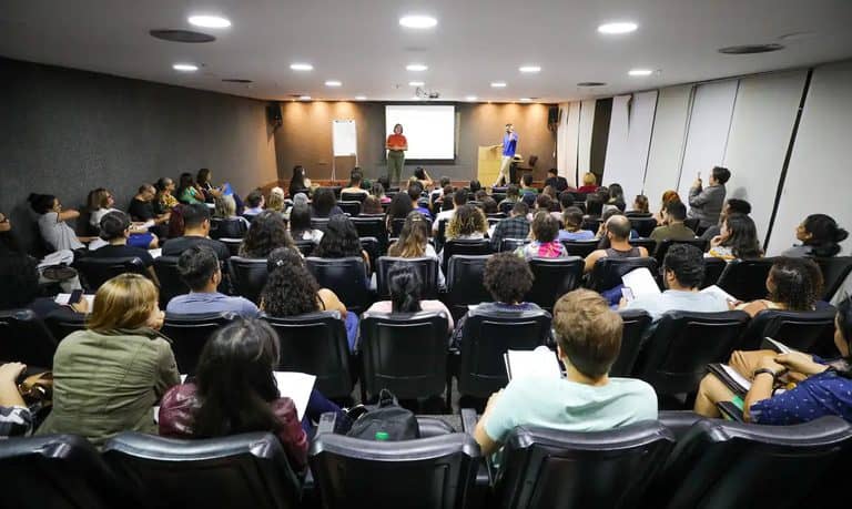 Jovens acreanos estudando para o CPNU 2