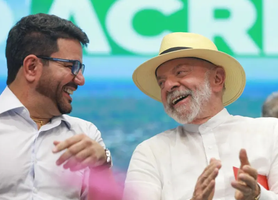 Lula-em-palanque-no-Acre-anunciando-R-11-bilhao-sem-detalhamento-de-origem