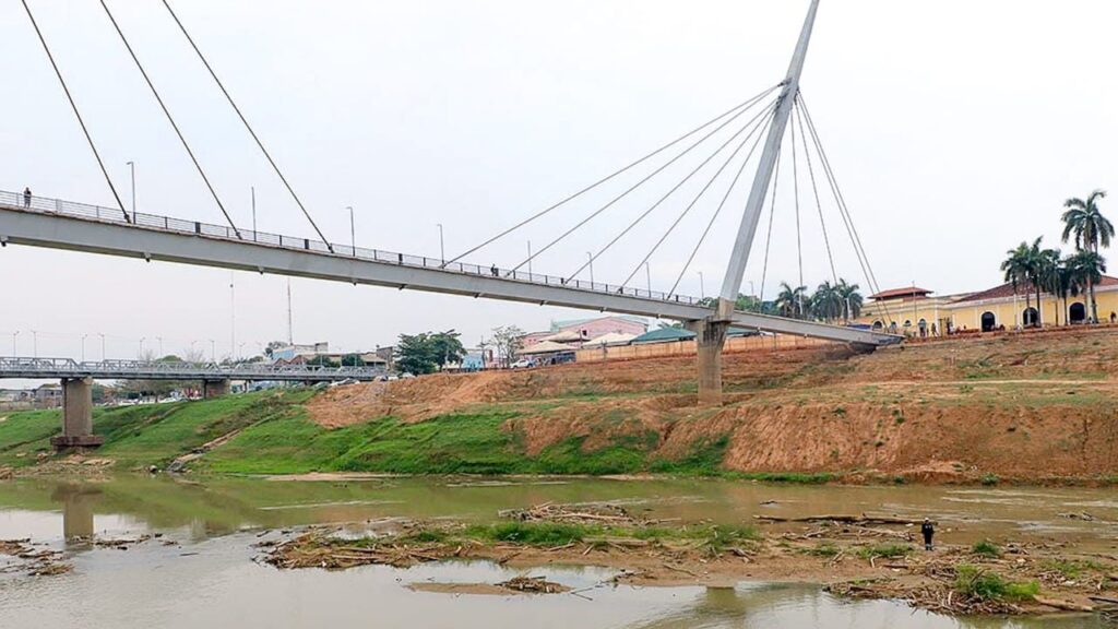 Rio Acre em nível crítico de 1,58 m em Rio Branco durante estiagem