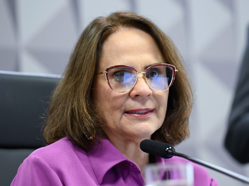 Senadora Damares Alves revela diagnóstico de câncer e diz estar no limite físicoSenadora Damares Alves revela diagnóstico de câncer e diz estar no limite físico