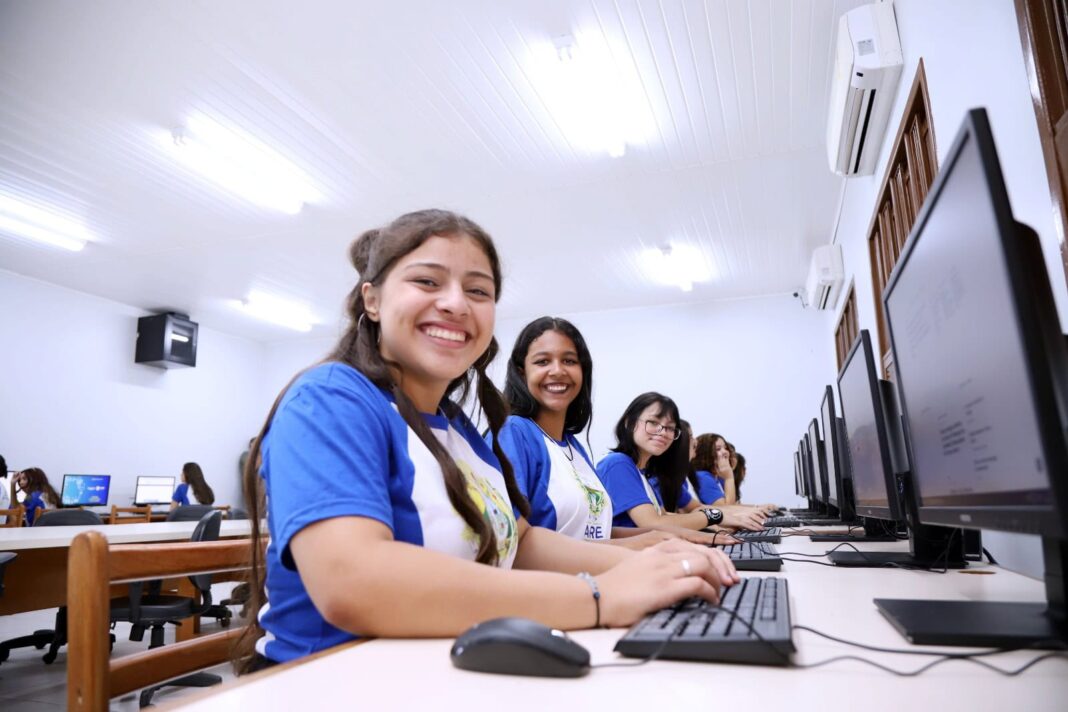 acre-lidera-avanco-na-conectividade-escolar-na-regiao-norte