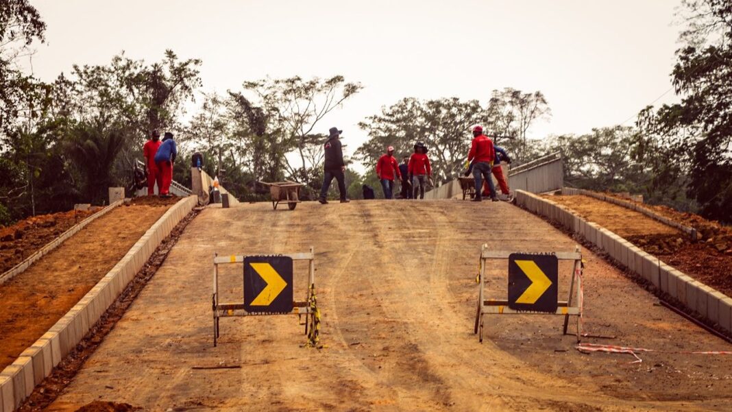 prefeitura-de-rio-branco-vistoria-obras-da-nova-ponte-sobre-o-igarape-redencao-no-apolonio-sales