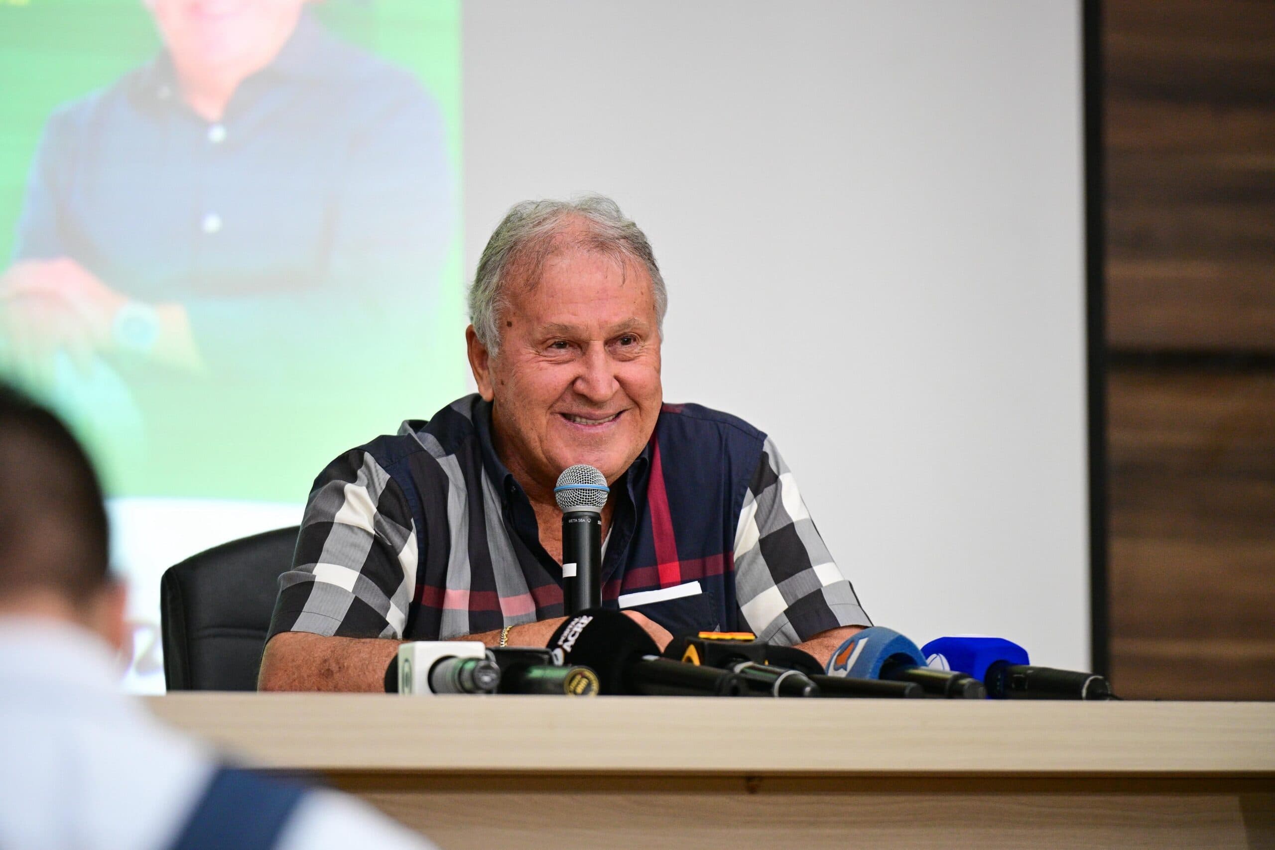 “a-educacao-foi-uma-das-bases-que-me-trouxe-ate-aqui”,-diz-zico-em-entrevista-coletiva-no-acre