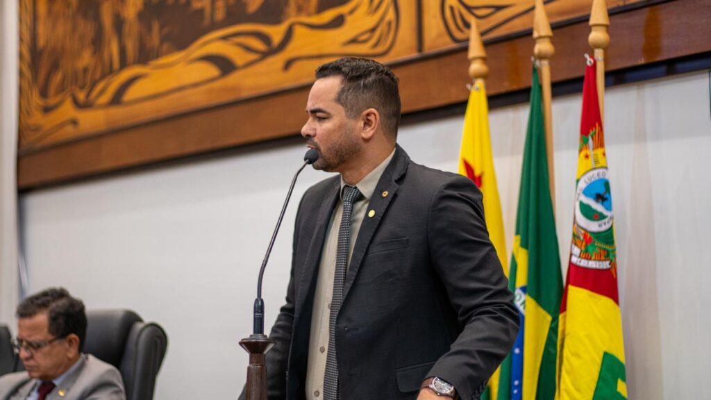 arlenilson-cunha-cobra-convocacao-de-policiais-penais-e-propoe-visita-ao-complexo-penitenciario-da-foc 