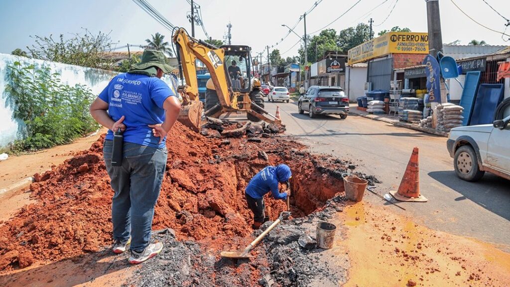 reparo-no-sistema-de-abastecimento-de-agua-da-estrada-do-bairro-sao-francisco-e-realizado-sem-interrupcao-no-abastecimento
