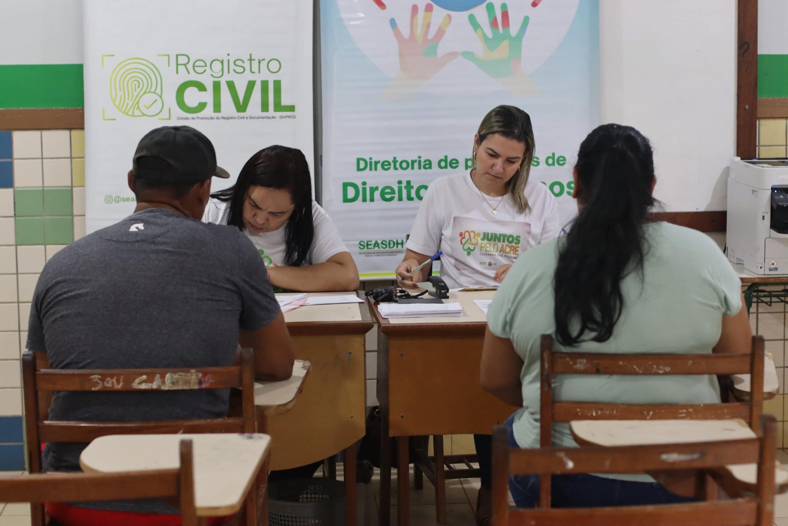 populacao-na-vila-do-v-em-porto-acre-recebe-acao-do-juntos-pelo-acre-e-projeto-cidadao-nesta-terca