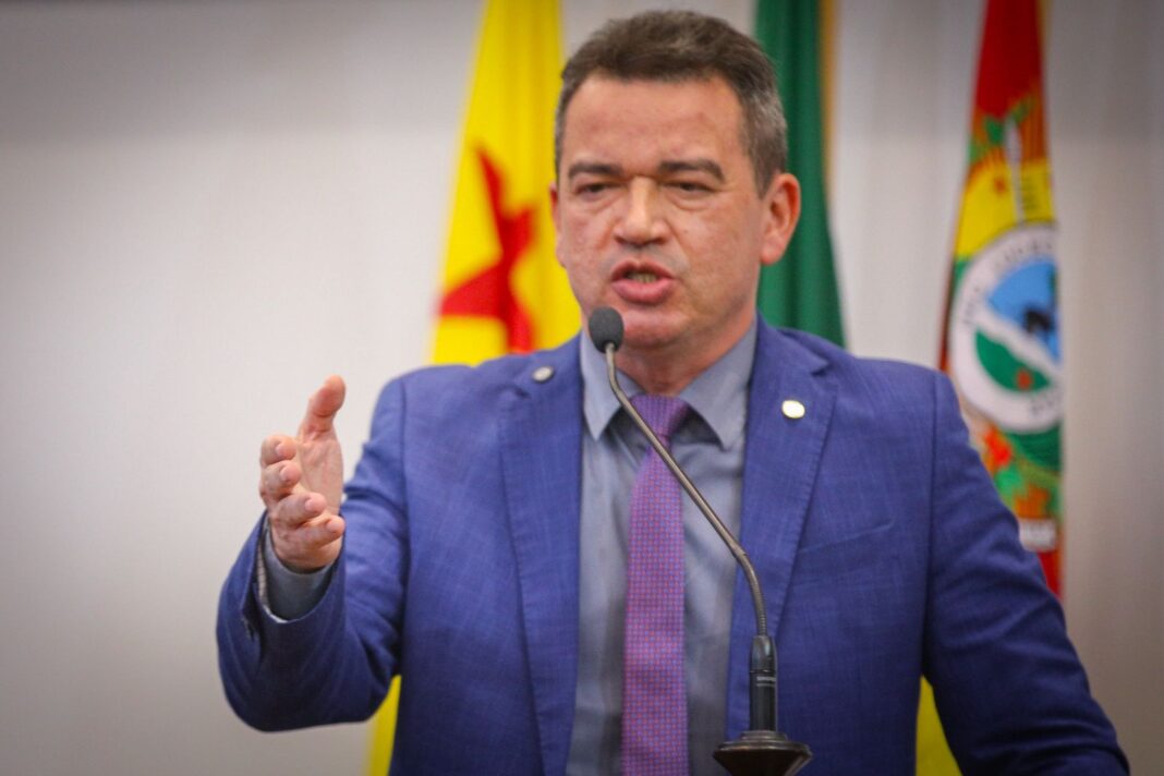 andre-vale-cobra-regularizacao-fundiaria-e-agradece-apoio-do-governo