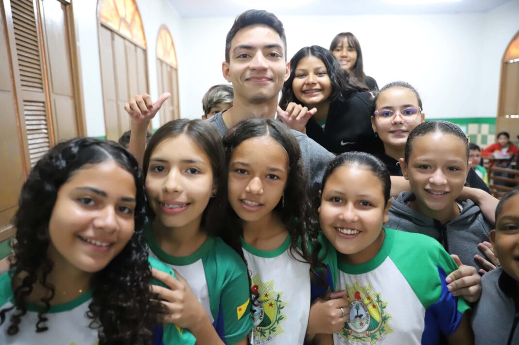 educacao-do-acre-realiza-palestra-sobre-seguranca-digital-na-escola-marina-vicente