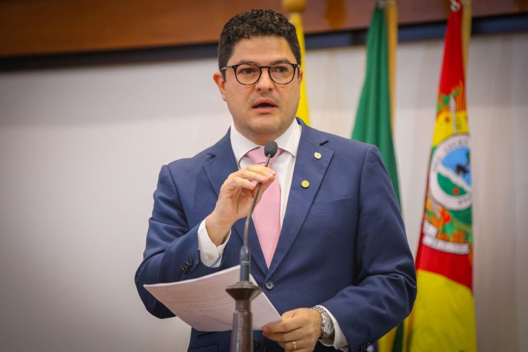 eduardo-ribeiro-celebra-sancao-da-lei-que-garante-transporte-para-maes-vulneraveis