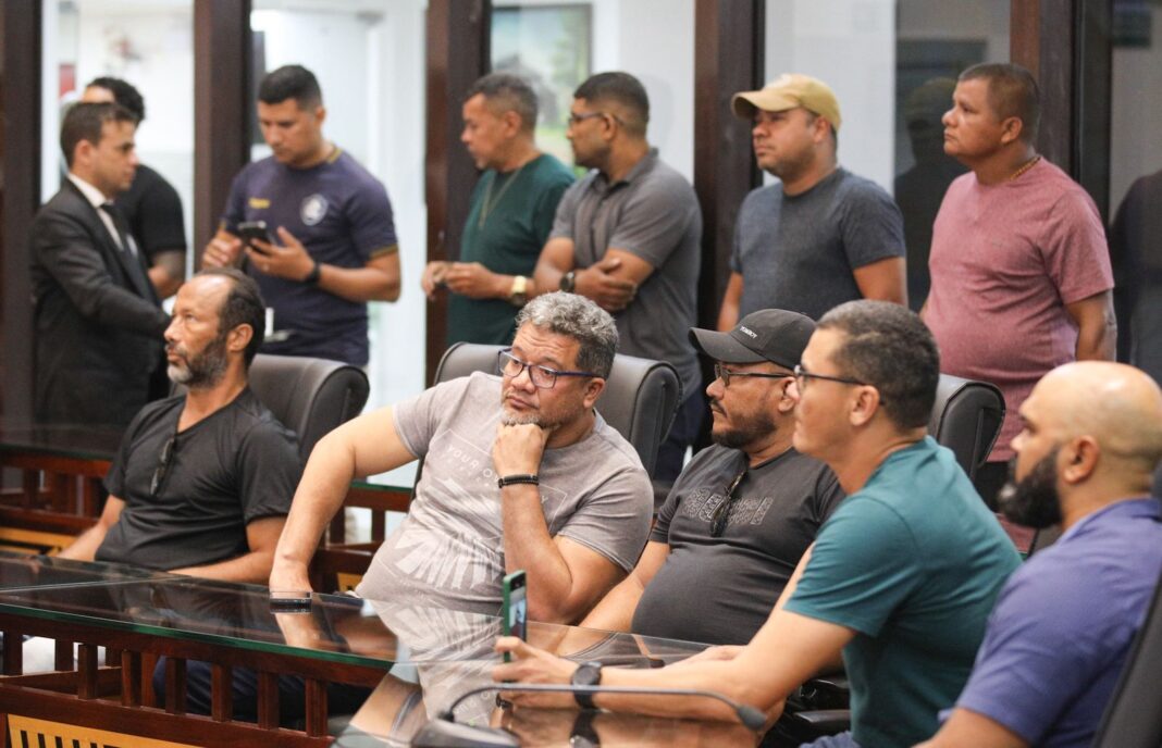 aleac-suspende-sessao-para-receber-servidores-temporarios-do-iapen