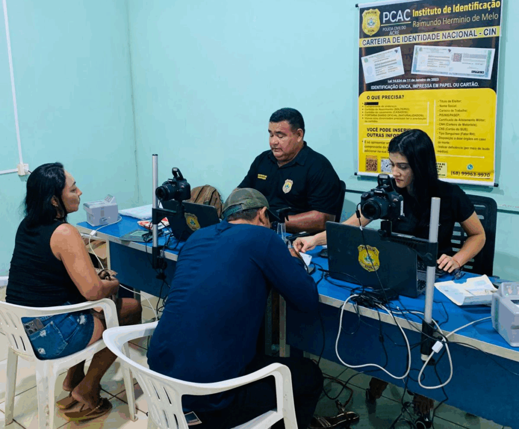 policia-civil-realiza-atendimento-para-emissao-da-nova-carteira-de-identidade-nacional-para-pescadores-em-sena-madureira