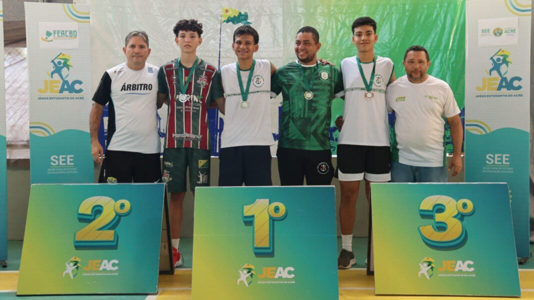 atleta-da-escola-tancredo-neves-ira-representar-o-estado-no-badminton-durante-os-jogos-da-juventude
