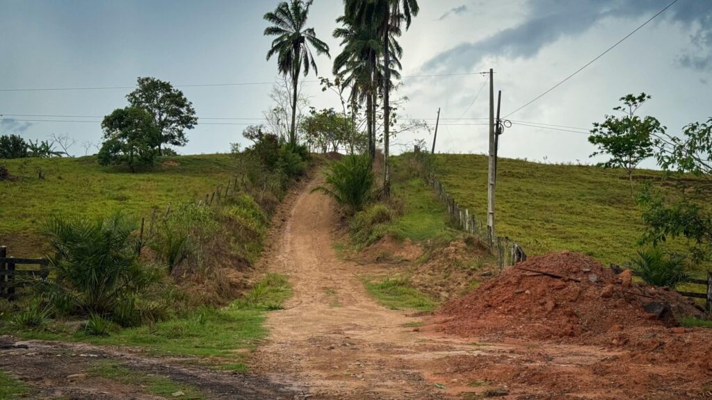deracre-trabalha-no-melhoramento-dos-ramais-extrema-e-conquista-em-manoel-urbano
