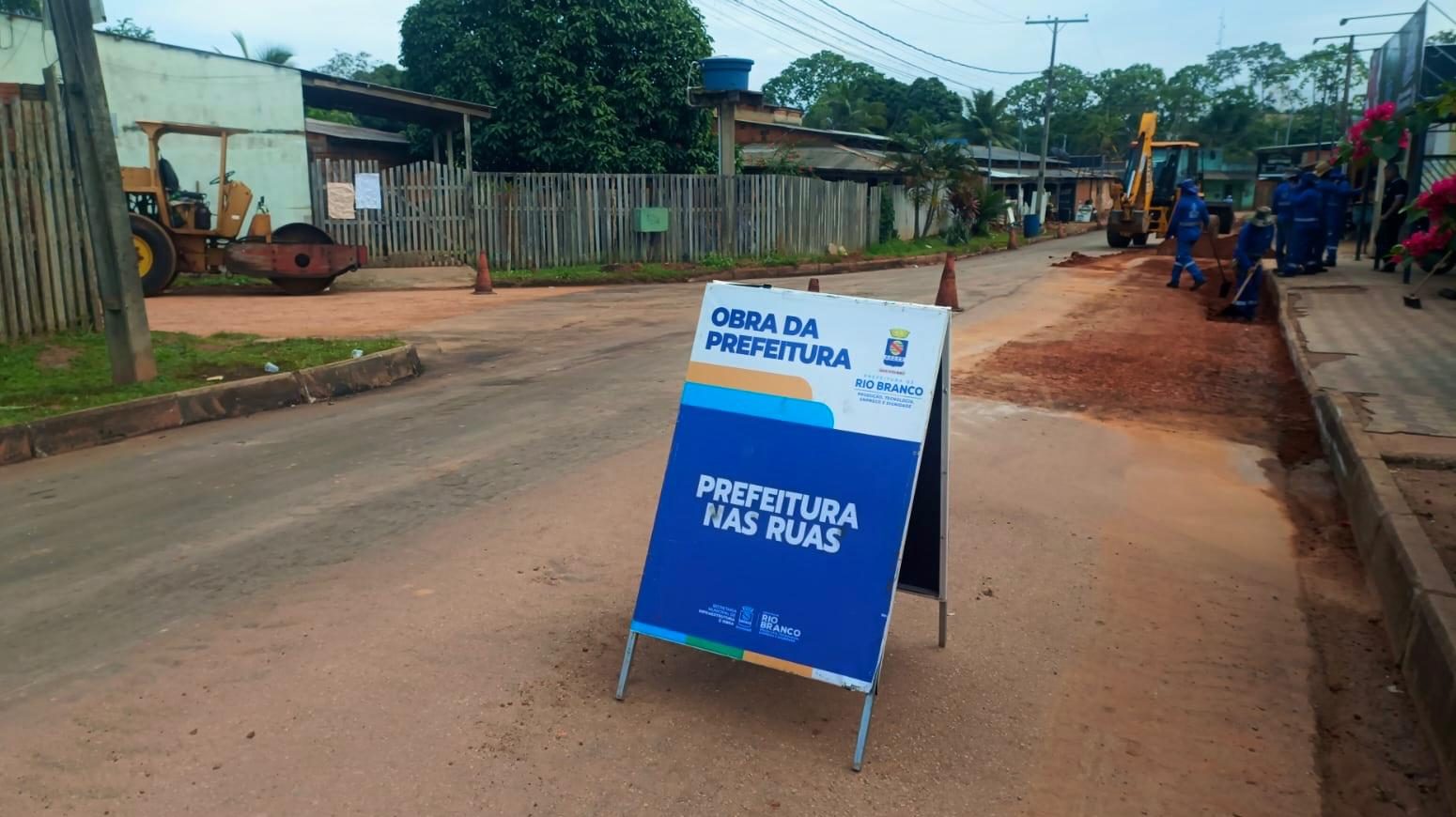 prefeitura-de-rio-branco-intensifica-manutencao-viaria-no-bairro-raimundo-melo