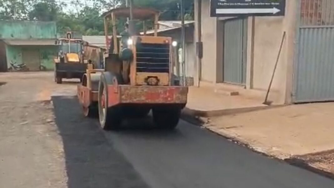 prefeitura-de-rio-branco-intensifica-manutencao-viaria-no-bairro-raimundo-melo