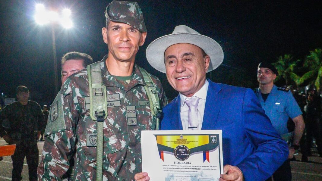 prefeito-de-rio-branco-e-homenageado-durante-os-69-anos-do-batalhao-de-infantaria-e-selva-placido-de-castro