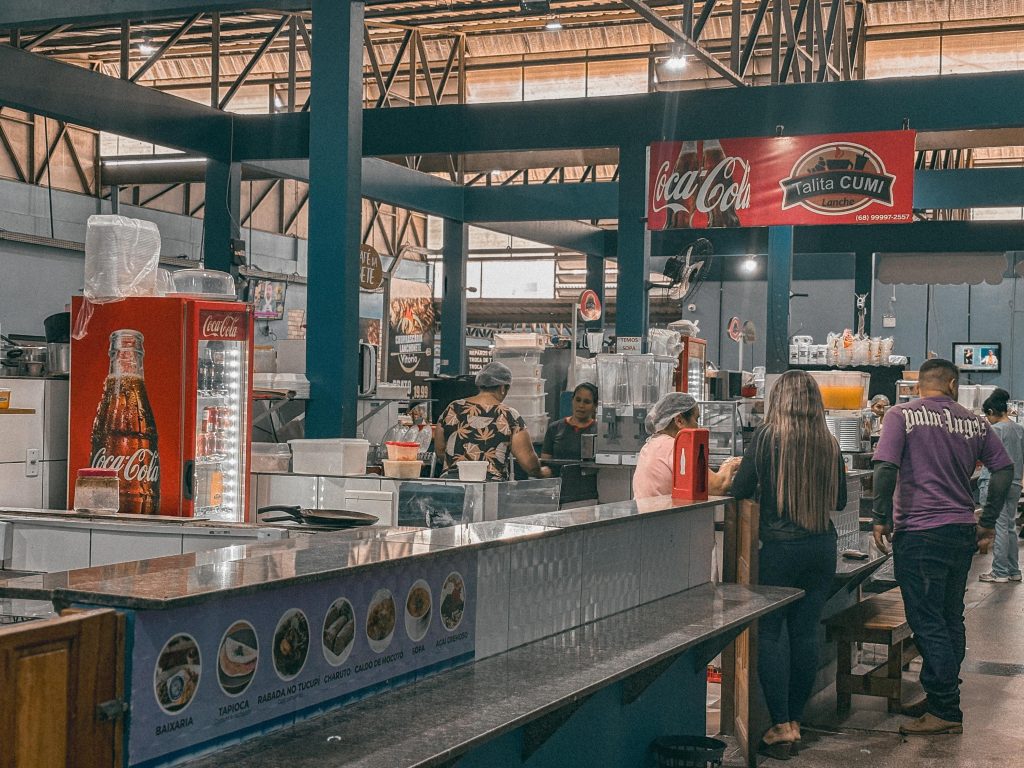 do-mingau-de-banana-a-baixaria:-os-sabores-que-contam-a-historia-do-mercado-do-bosque