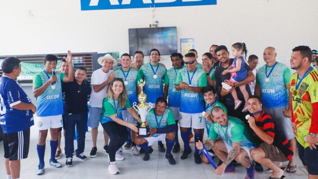 prefeito-de-rio-branco-prestigia-final-do-campeonato-da-imprensa