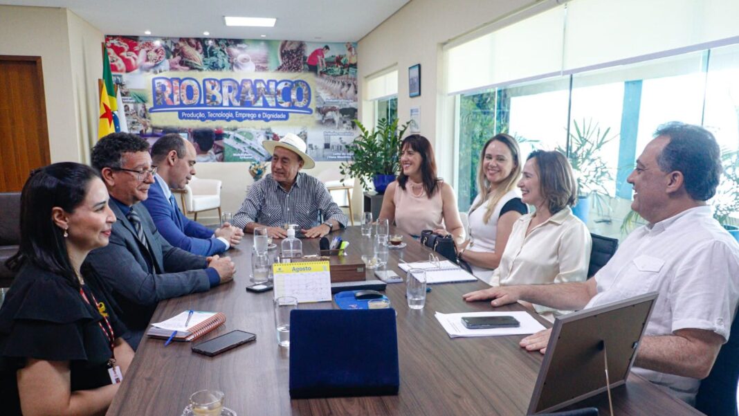 fortalecendo-a-parceria:-prefeitura-garante-apoio-ao-tjac-para-realizacao-do-fonaje