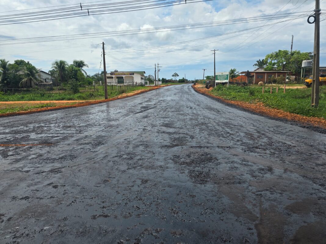 deracre-avanca-em-fase-de-preparacao-para-asfaltamento-do-ramal-do-adolar,-em-sena-madureira