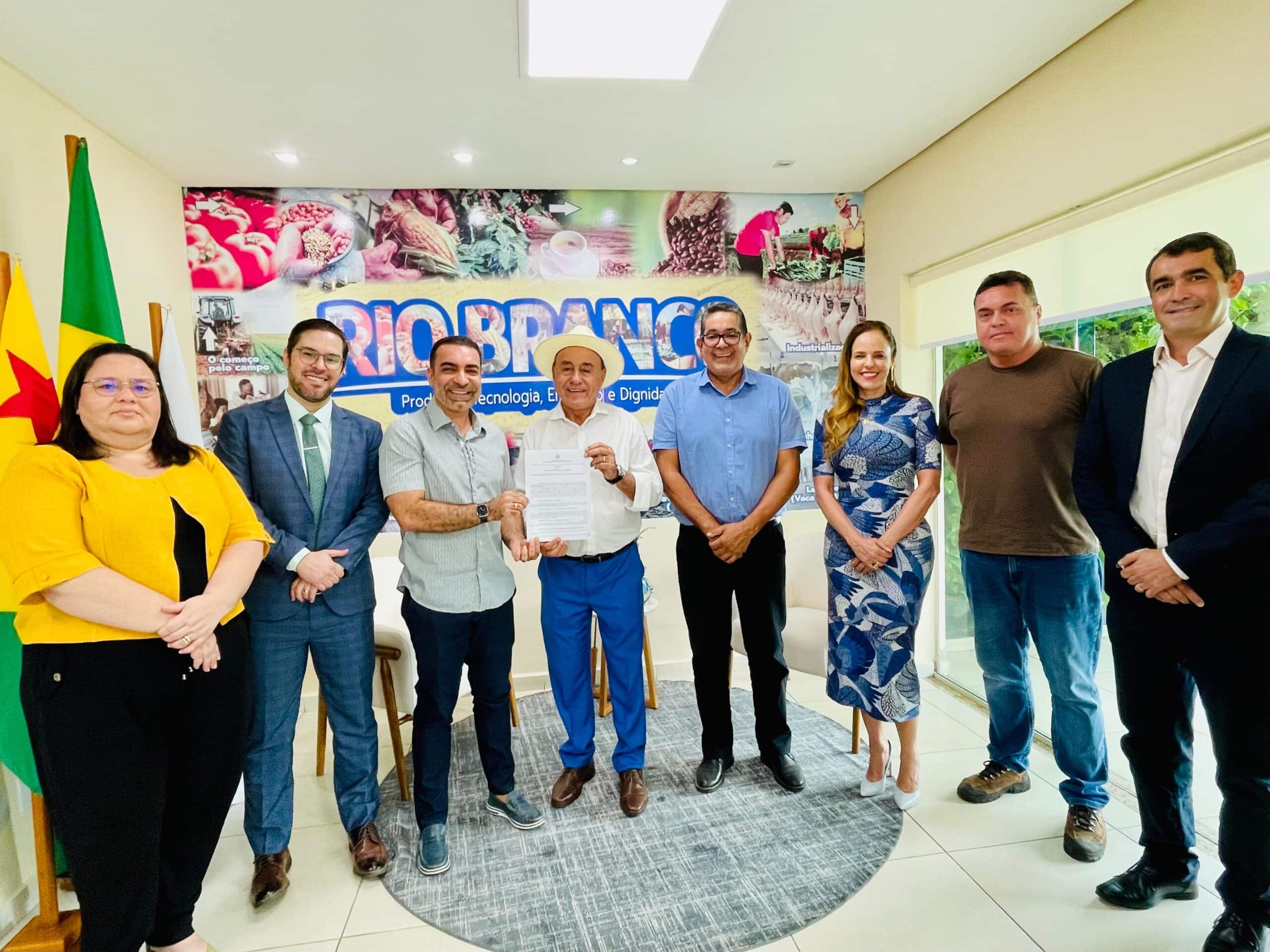 governo-firma-termo-para-doacao-do-parque-da-maternidade-a-prefeitura-de-rio-branco