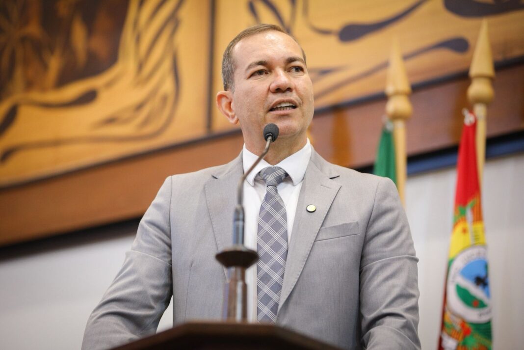 gene-diniz-parabeniza-sena-madureira-pelos-121-anos-e-destaca-avancos-na-gestao-municipal