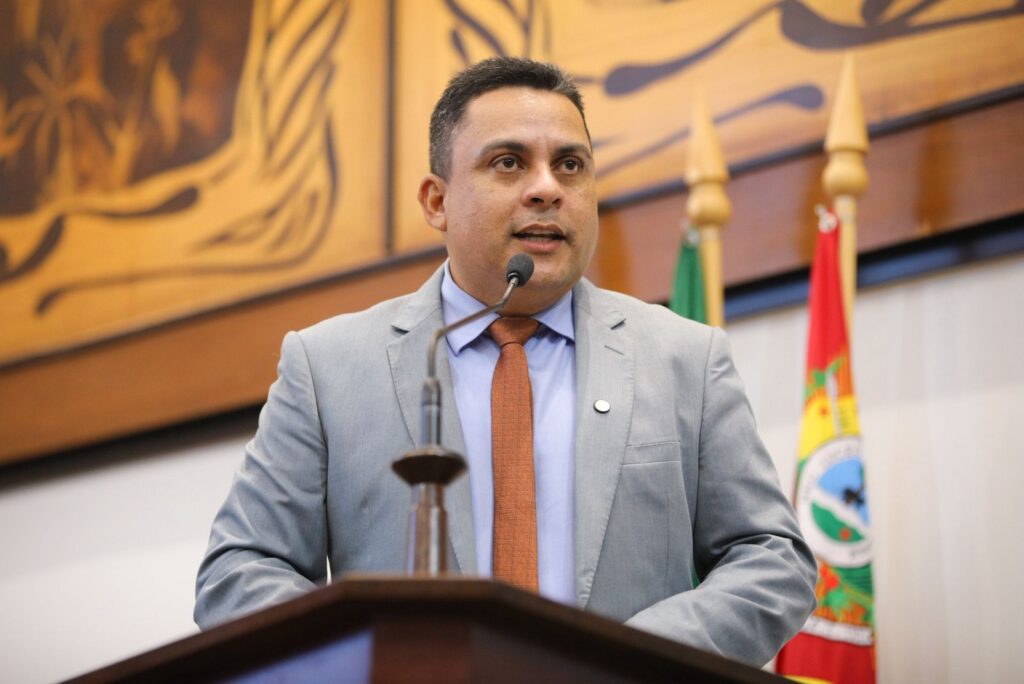 gilberto-lira-destaca-avancos-na-educacao-em-sena-madureira-e-celebra-incentivo-ao-esporte-comunitario