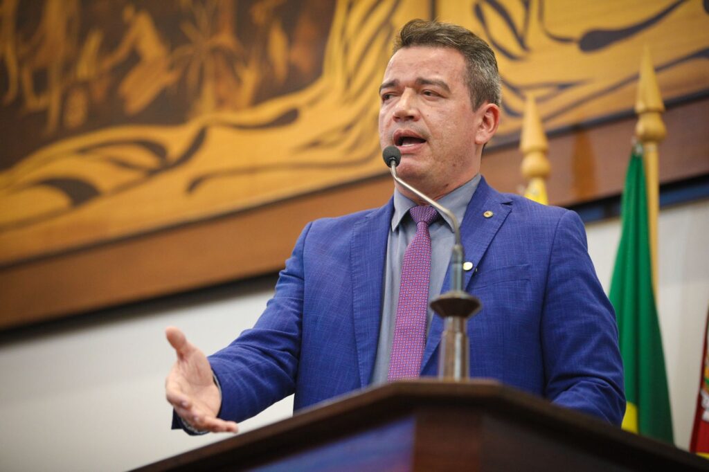 andre-vale-propoe-inclusao-da-disciplina-de-inteligencia-artificial-na-grade-curricular-e-cobra-melhorias-em-ramais-da-zona-rural-de-rio-branco