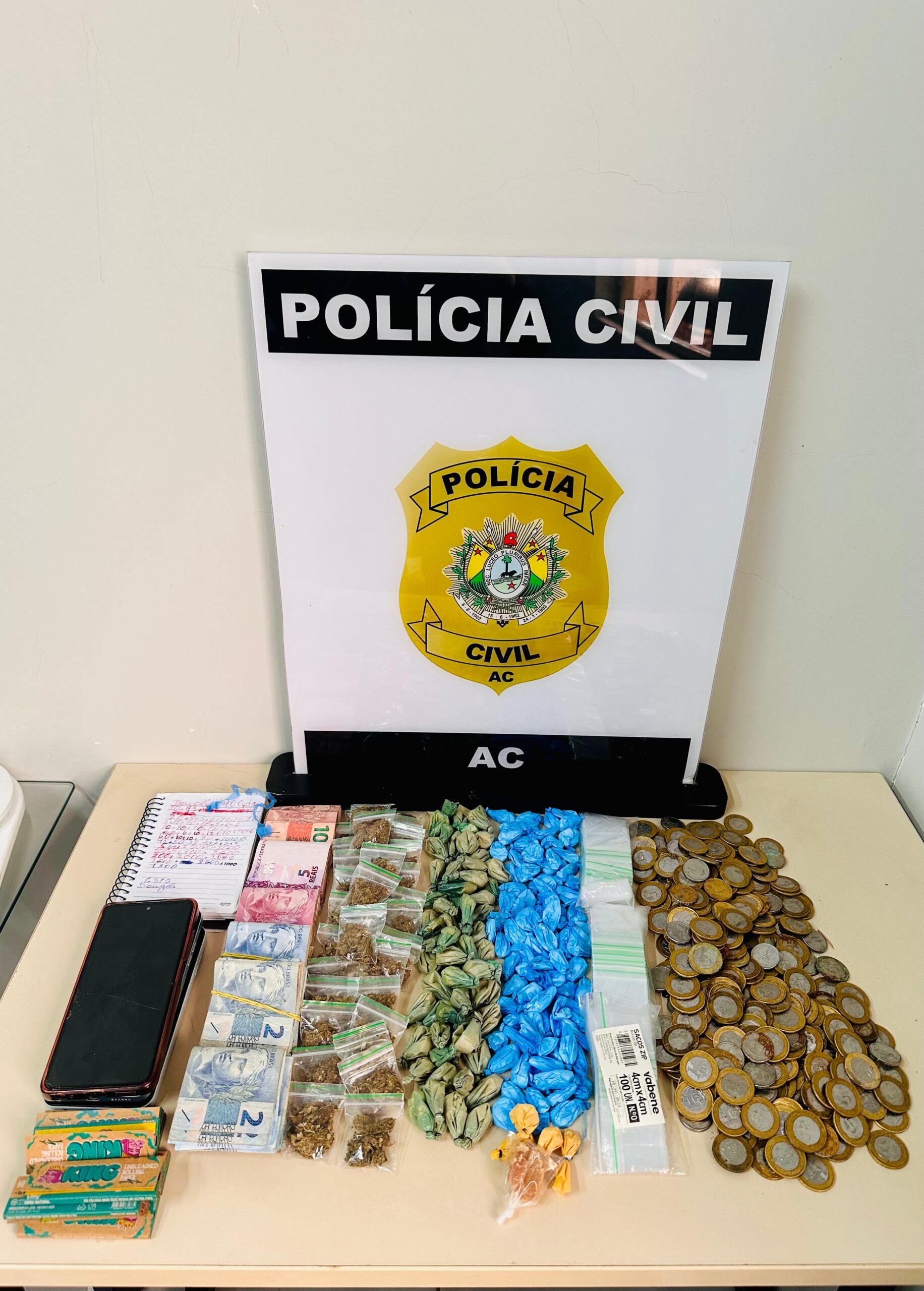 policia-civil-fecha-ponto-de-drogas-no-centro-de-cruzeiro-do-sul-e-prende-casal