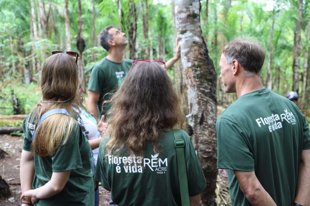 comunidade-bonal-recebe-visita-da-missao-internacional-do-programa-rem