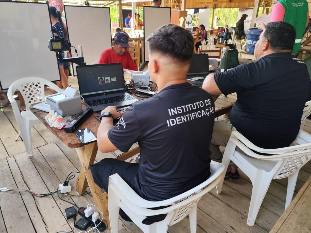 comunidade-indigena-do-rio-iaco-recebe-acao-da-policia-civil-para-emissao-de-documentos