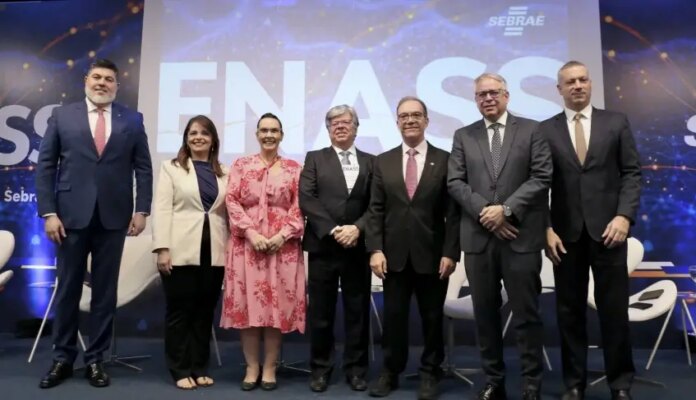 “nosso-compromisso-e-responsabilidade-comeca-na-defesa-do-estado-democratico-de-direito”,-diz-decio-lima