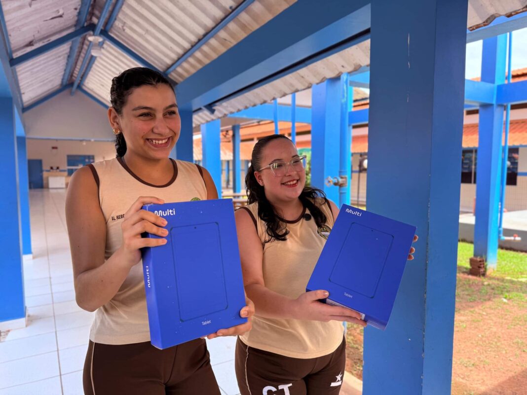 colegio-militar-tiradentes-recebe-286-tablets-para-fortalecer-ensino-e-aprendizagem
