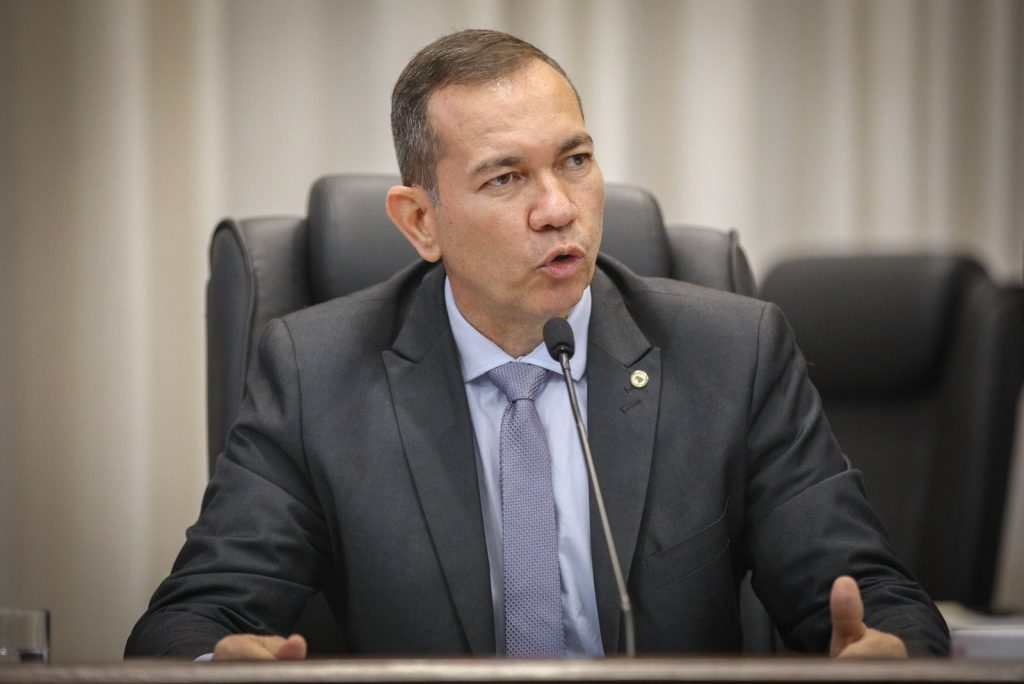 Aleac suspende sessão para receber servidores temporários do Iapen | Cidade AC News – Notícias do Acre