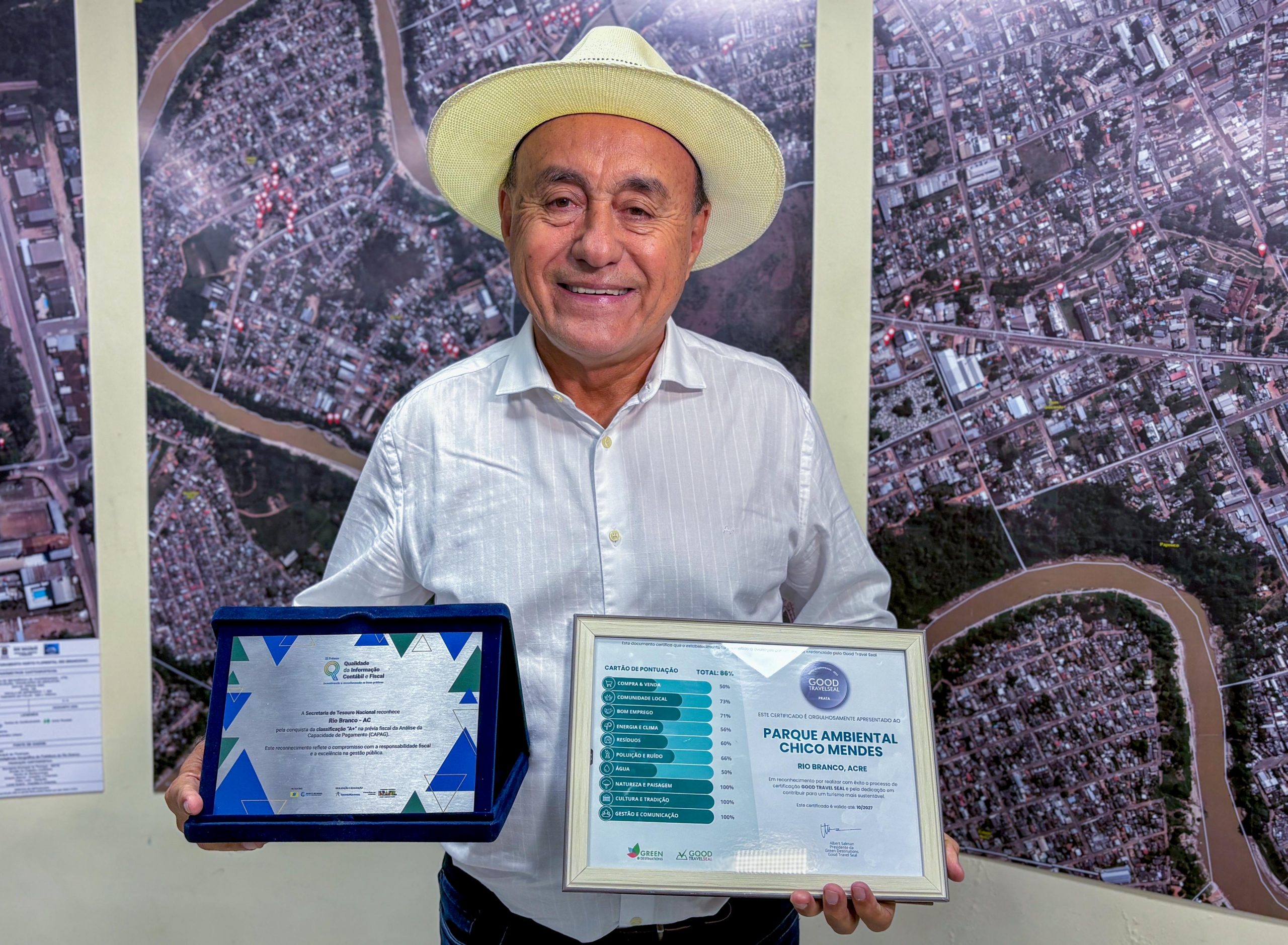 Recebimento do premio A 3 1 scaled