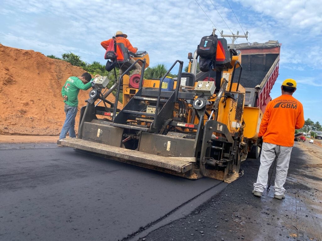 Deracre AC-405 Acre com nova etapa de asfaltamento em Cruzeiro do Sul — Cidade AC News