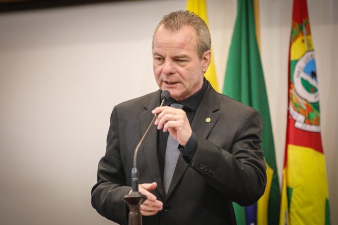 pedro-longo-cobra-solucao-para-hospital-de-feijo,-apoio-as-escolas-rurais-e-inclusao-de-pessoas-com-tea-no-mercado-de-trabalho