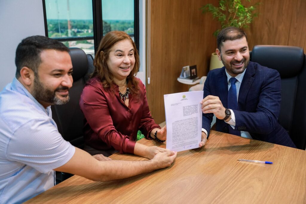 nicolau-junior-celebra-cooperacao-com-o-governo-e-tre-para-promover-o-projeto-jovem-parlamentar