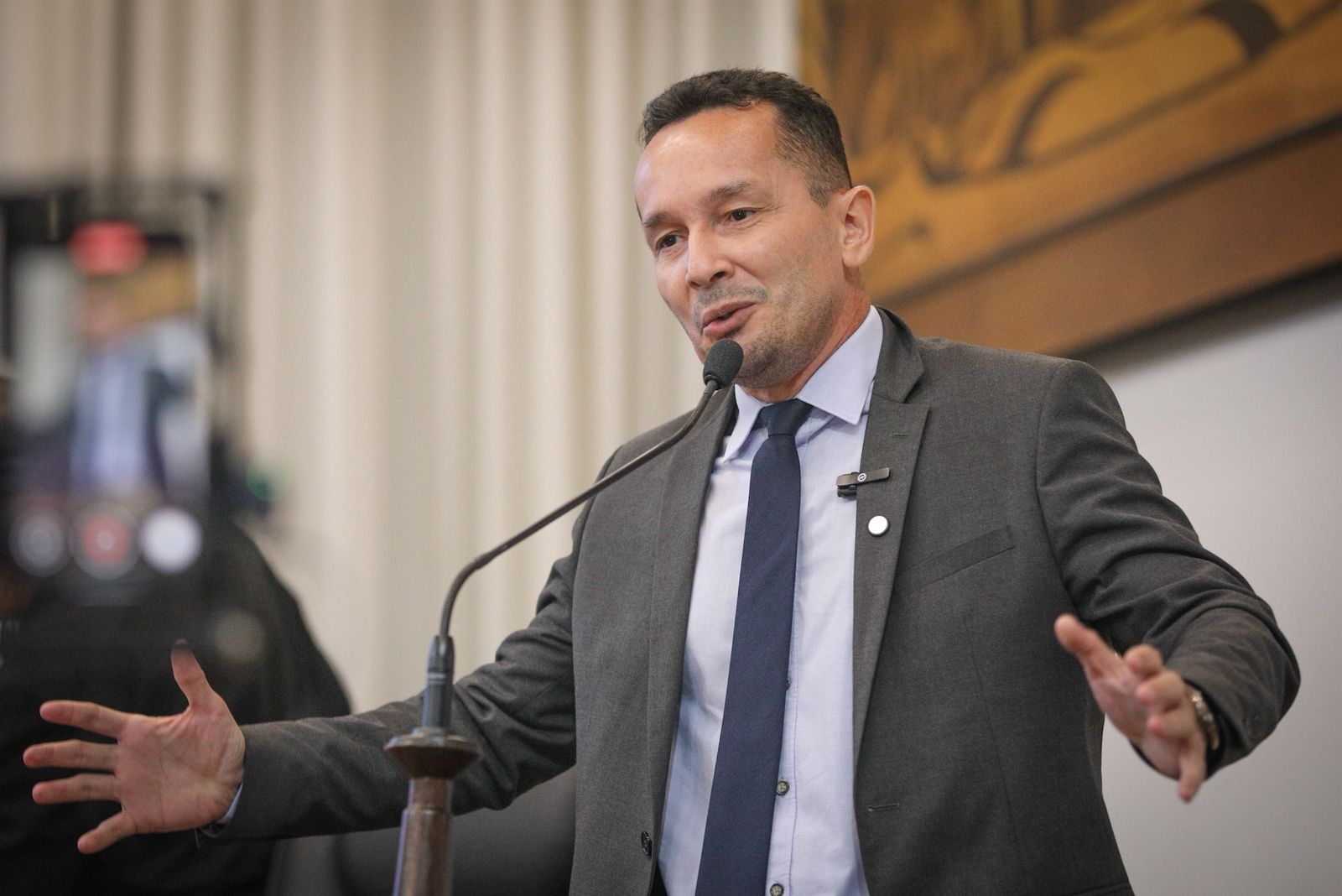 adailton-cruz-cobra-entrega-do-plano-da-saude-e-reafirma-apoio-a-projeto-que-veda-gastos-milionarios-com-shows