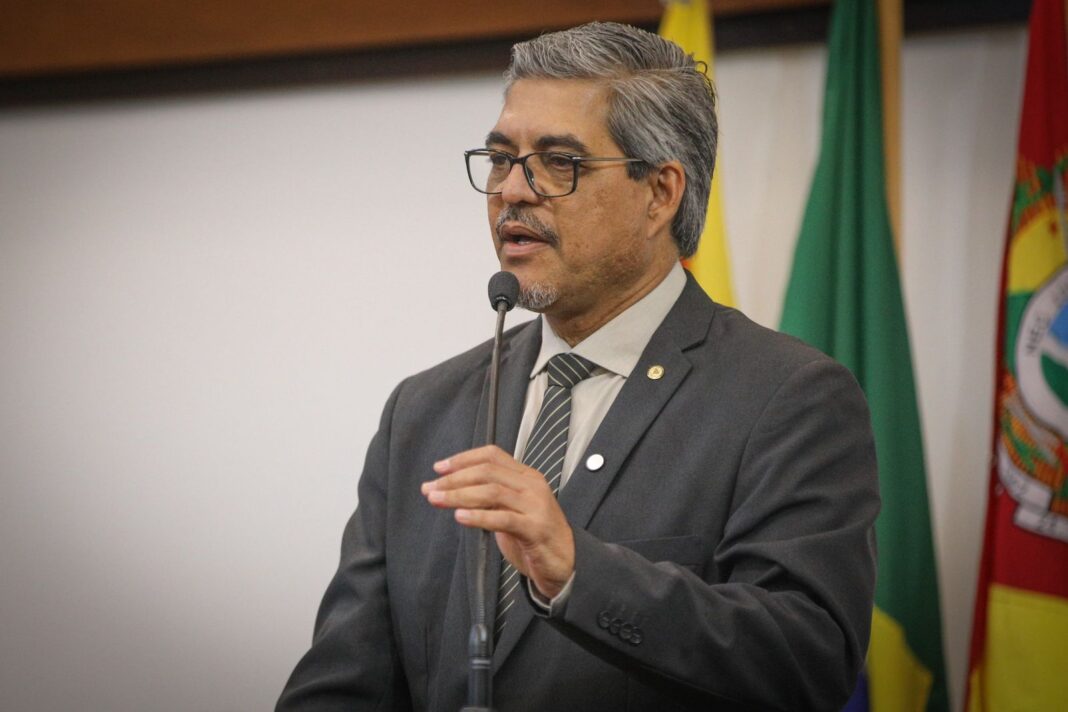 edvaldo-magalhaes-cobra-pactuacao-imediata-dos-planos-de-carreira-antes-da-votacao-do-orcamento