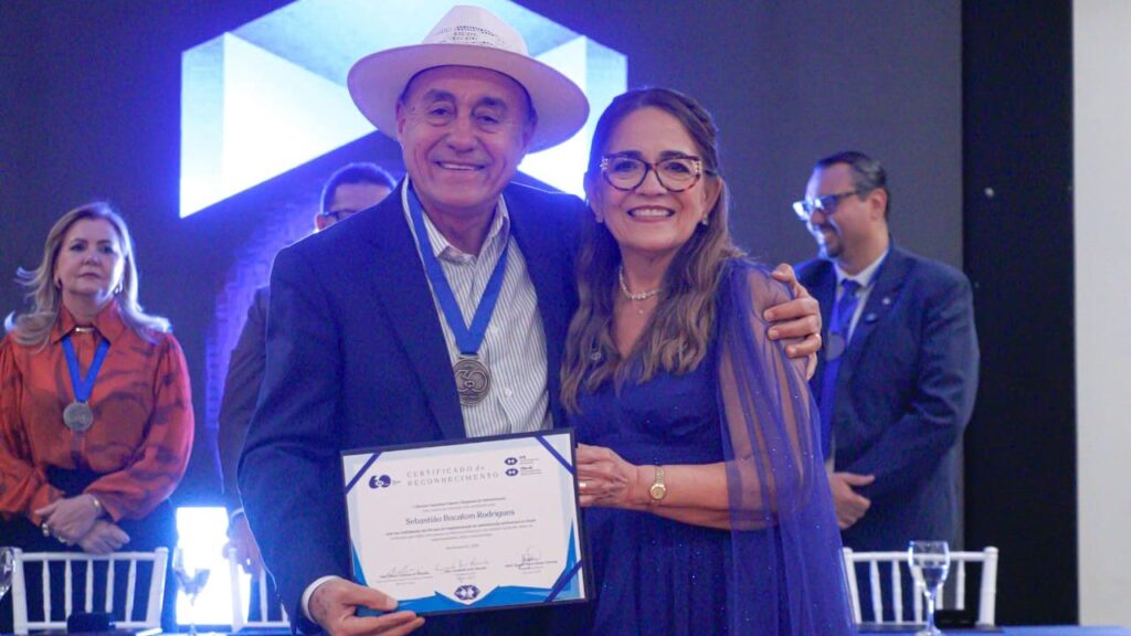 prefeito-de-rio-branco-e-homenageado-no-jubileu-de-diamante-da-administracao-publica