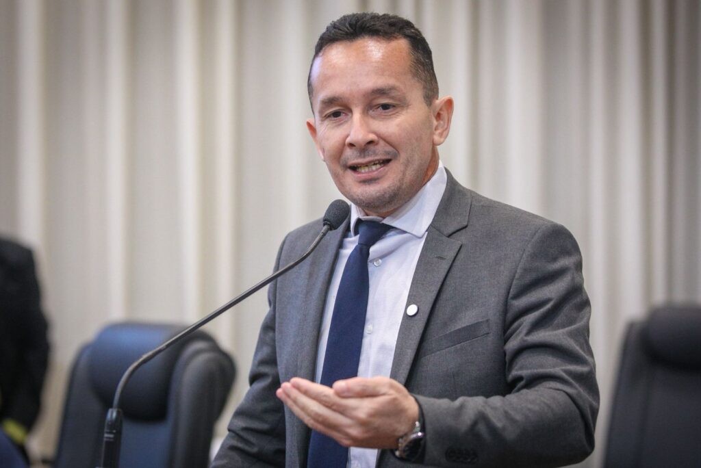 adailton-cruz-cobra-conclusao-do-plano-da-saude-e-anuncia-audiencia-publica-sobre-violencia-contra-profissionais-e-pacientes