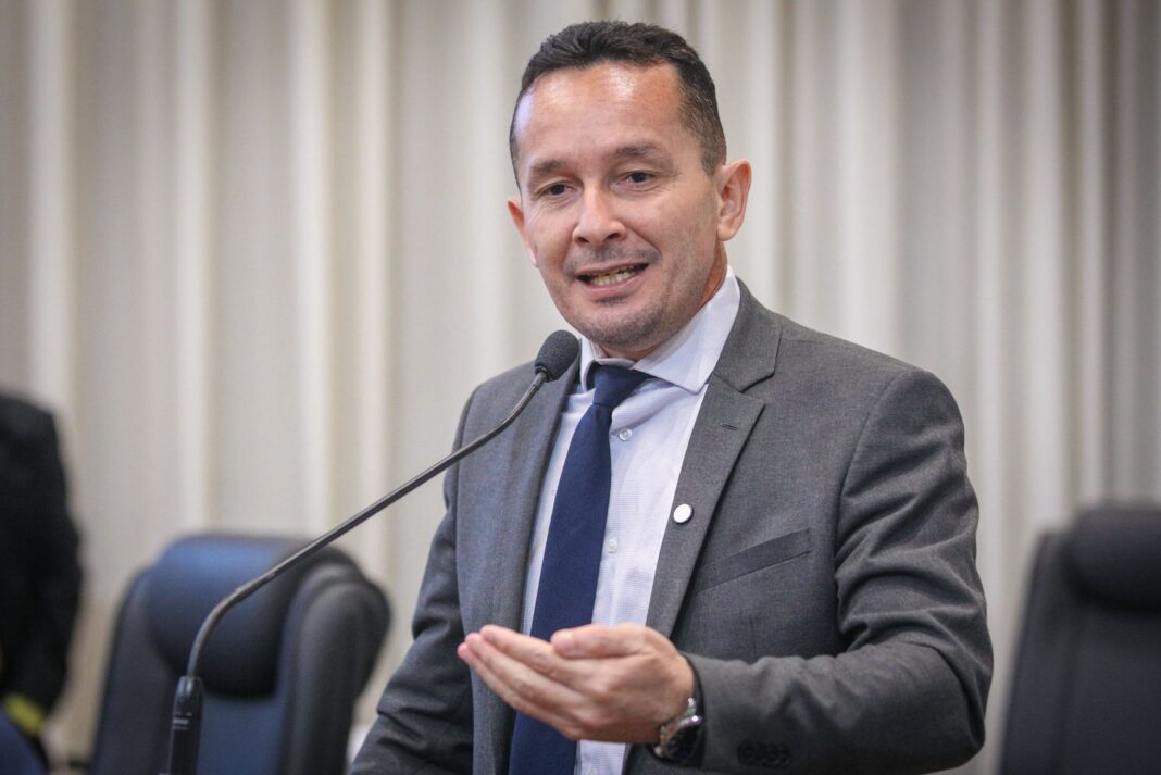 adailton-cruz-cobra-conclusao-do-plano-da-saude-e-anuncia-audiencia-publica-sobre-violencia-contra-profissionais-e-pacientes